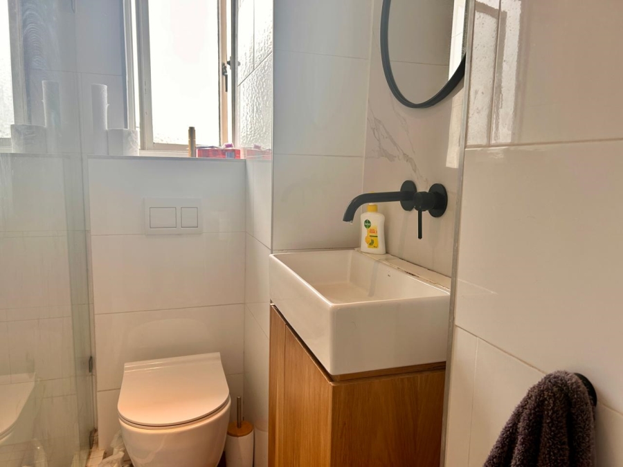 To Let 1 Bedroom Property for Rent in Sea Point Western Cape